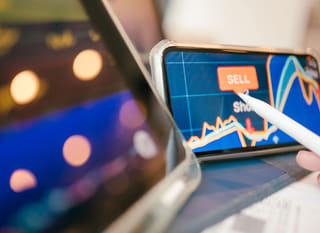 Analiza opcija za Bitcoin, Ethereum i forex koju sprovodi trgovac na više tržišta